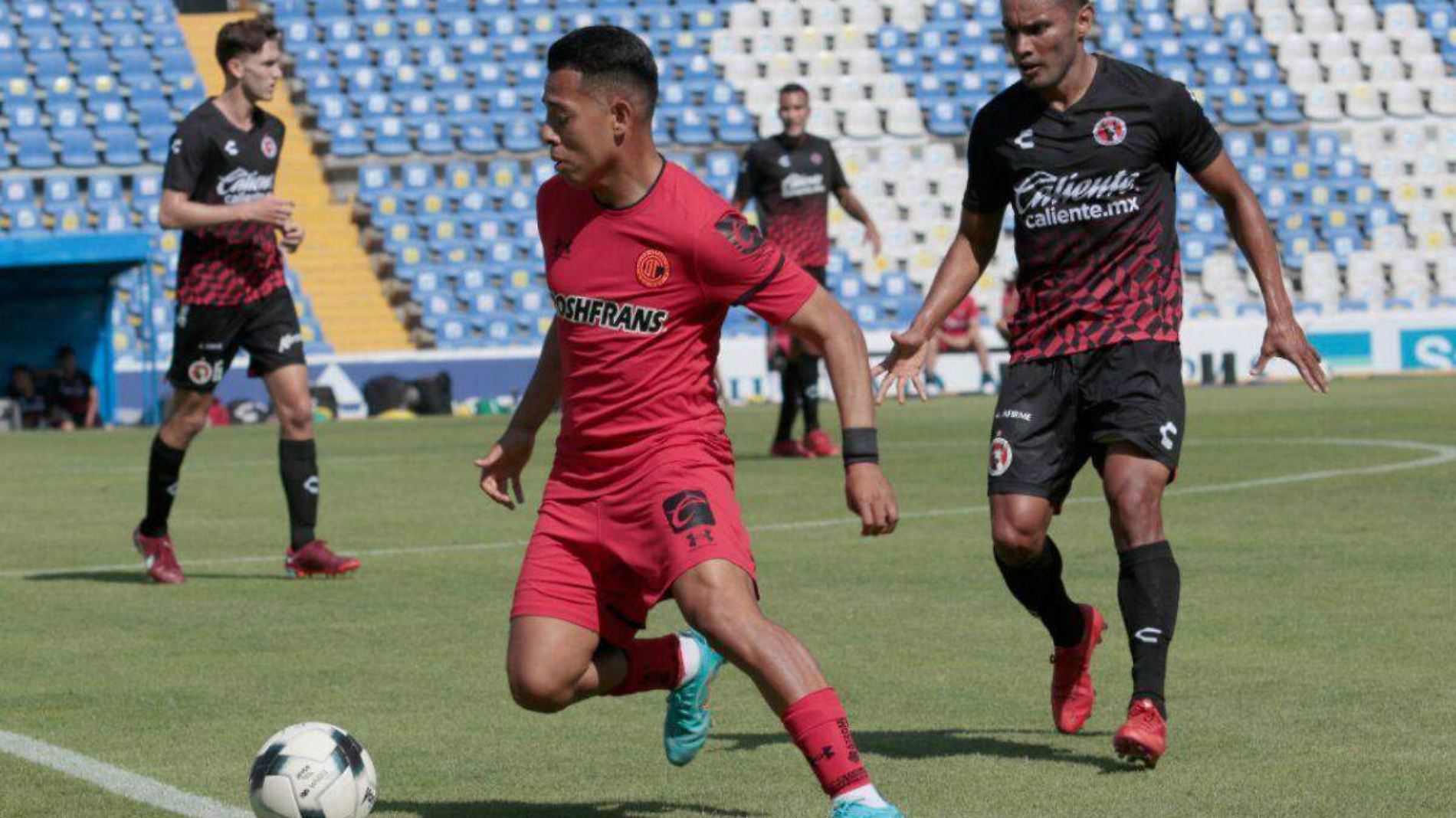 Roban uniformes originales del Deportivo Toluca en Veracruz; hay un detenido